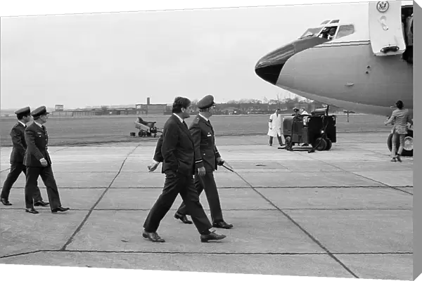 Henry Kissinger visits RAF Waddington in Lincolnshire 1976