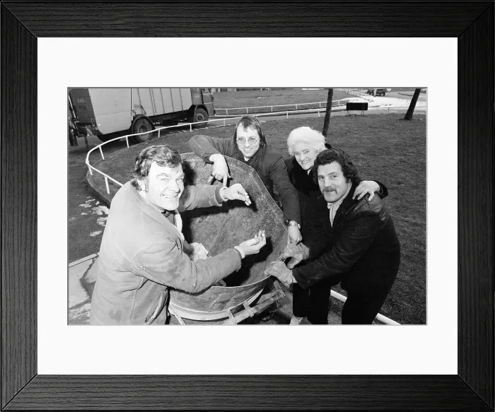 Framed Print : Dustmen find gold rings, 1977 Framed Print : Dustmen find gold rings, 1977