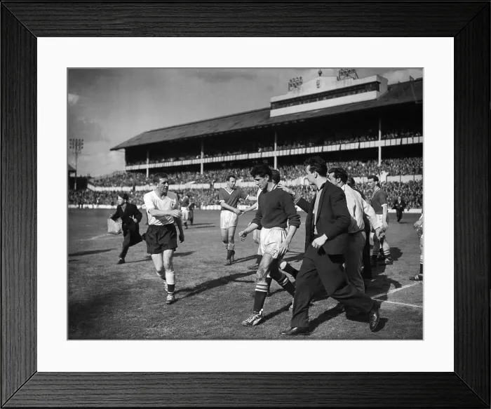 Framed Print : Spurs v Chelsea league match 1960 Framed Print : Spurs v Chelsea league match 1960