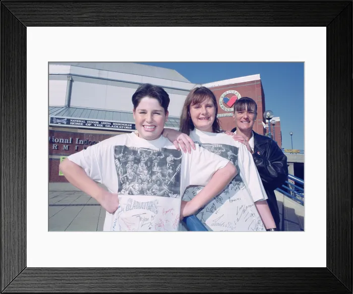 Framed Print : Pat Noddings with her son Paul and niece Bev at the Birmingham National Indoor Arena Framed Print : Pat Noddings with her son Paul and niece Bev at the Birmingham National Indoor Arena