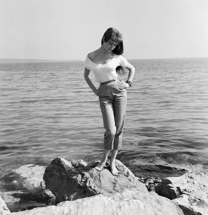 Framed Print : French actress Brigitte Bardot at Cannes 1955 Framed Print : French actress Brigitte Bardot at Cannes 1955
