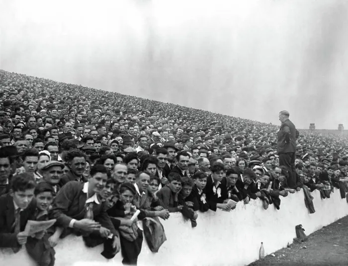 Framed Print : Manchester City v Manchester United 1947