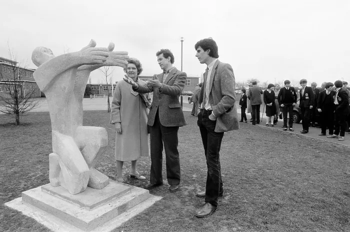 Framed Print : Sculpture unveiled outside Comberton Village College, 1985 Framed Print : Sculpture unveiled outside Comberton Village College, 1985