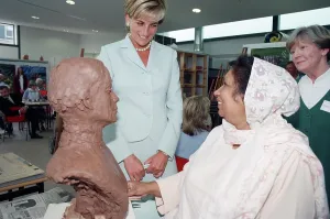 Entertainment Prints: Princess Diana at Leicester University, May 1997