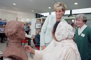 Entertainment Prints: Princess Diana at Leicester University, May 1997