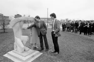 1980s Prints: Sculpture unveiled outside Comberton Village College, 1985