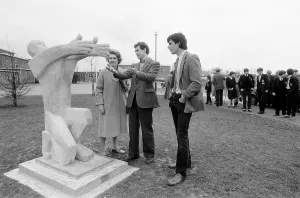1980s Prints: Sculpture unveiled outside Comberton Village College, 1985